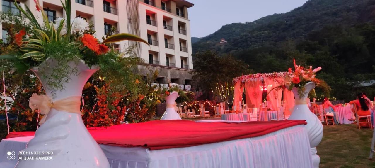 Celebration Lavasa Hotel Exterior foto